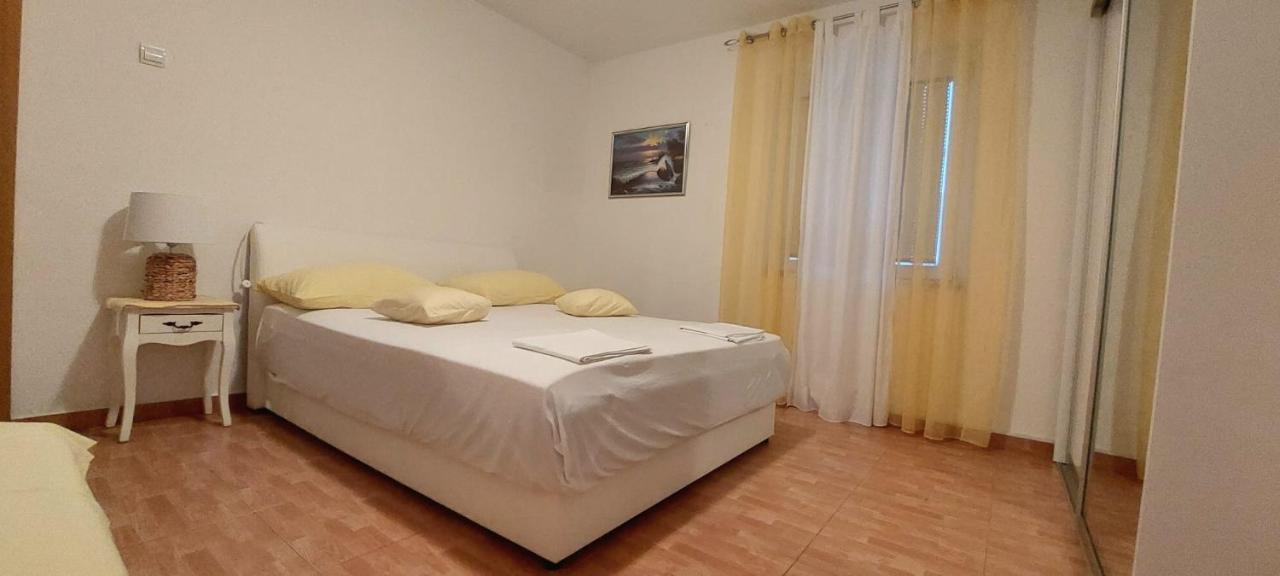 Apartments Mestral Baška Voda Exteriör bild